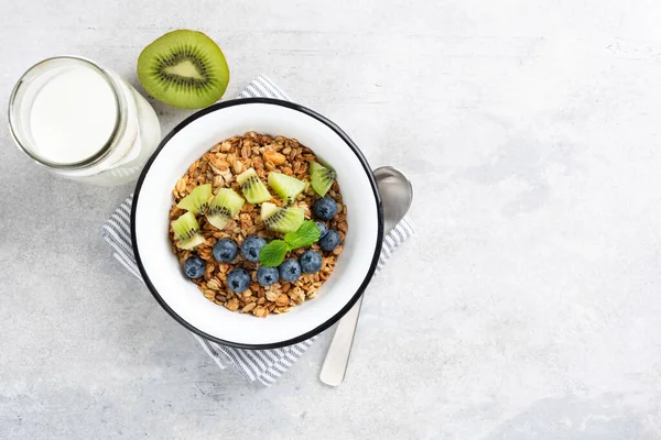 Café da manhã saudável cereais granola com frutas — Fotografia de Stock