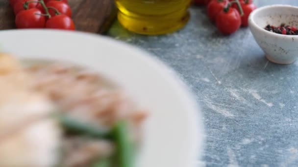 Pechuga Pollo Parrilla Con Trigo Sarraceno Verduras Sirviendo Comida Saludable — Vídeos de Stock