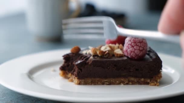 Prendre Une Bouchée Tarte Chocolat Une Tarte Avec Une Fourchette — Video