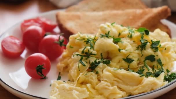 Scrambled Eggs Tomatoes Toasts Plate Tasty Breakfast Served — Stock Video