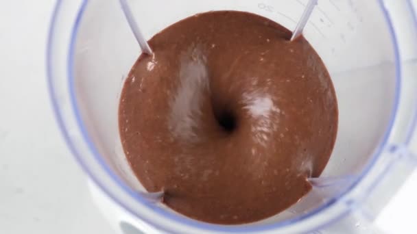 Fazer Batido Proteína Chocolate Batido Leite Vista Perto Mistura Smoothie — Vídeo de Stock