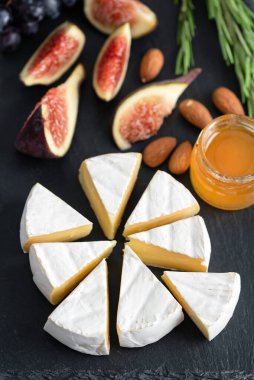 Camembert peyniri mi, incirli peynir mi?