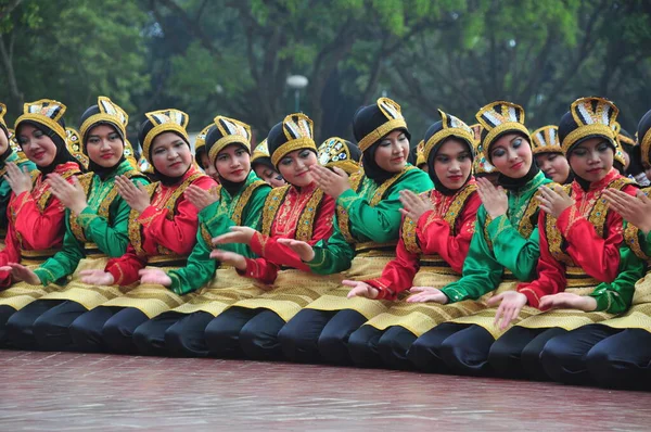 Jacarta Indonésia Abril 2015 Dançarinos Ratoh Jaroe Saman Apresentam Jacarta — Fotografia de Stock