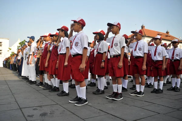 Jacarta Indonésia Agosto 2014 Alunos Ensino Fundamental Que Frequentam Cerimônia — Fotografia de Stock