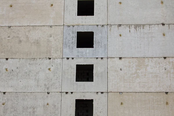 Graue Betonwand Eines Mehrstöckigen Gebäudes Fenster Ohne Glas Mauer Eines — Stockfoto