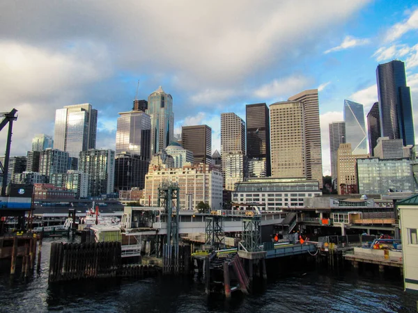 Seattle Marina Och Silhuett Sett Från Havet Med Några Vita — Stockfoto