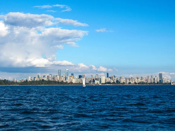 Veleiro Horizonte Vancouver Visto Mar Belo Dia Verão — Fotografia de Stock