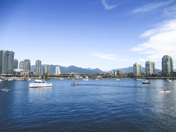 Hermosa Escena Con Barcos Casas Bahía Mar Montañas Vancouver Verano — Foto de Stock