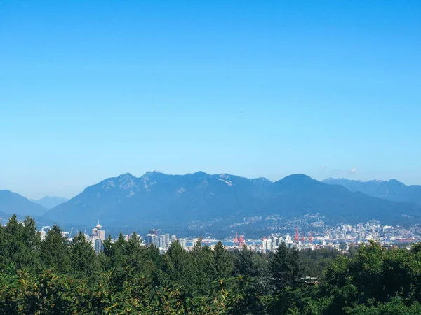 Ванкуверский Горизонт Горы Видимые Парка Королевы Елизаветы Солнечный Летний День — стоковое фото