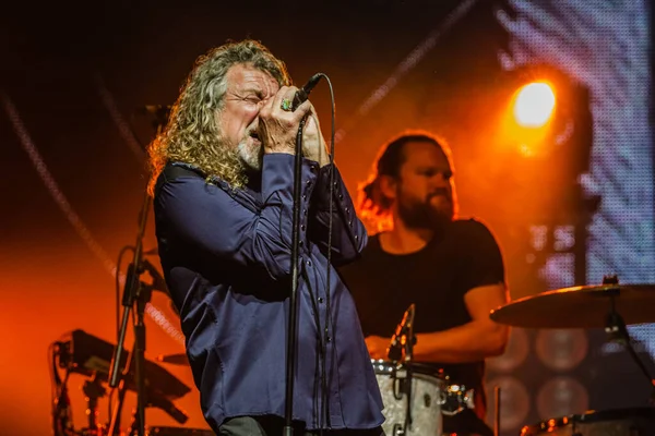 Robert Plant Müzik Festivalinde Sahnede Performans Sergiliyor — Stok fotoğraf