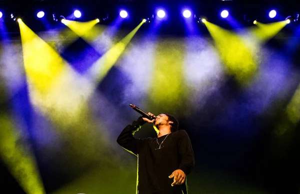 Earl Sweatshirt Występujący Scenie Podczas Festiwalu Muzycznego — Zdjęcie stockowe