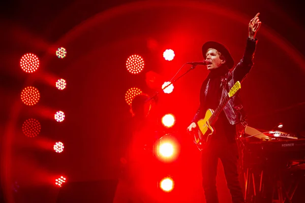 Beck Εκτελεί Στη Σκηνή Κατά Διάρκεια Του Φεστιβάλ Μουσικής — Φωτογραφία Αρχείου
