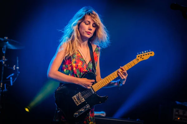 Wolf Alice Performing Stage Music Festival — Stock Photo, Image