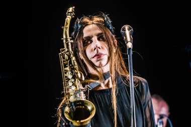 PJ Harvey müzik festivalinde sahnede sahne alacak.