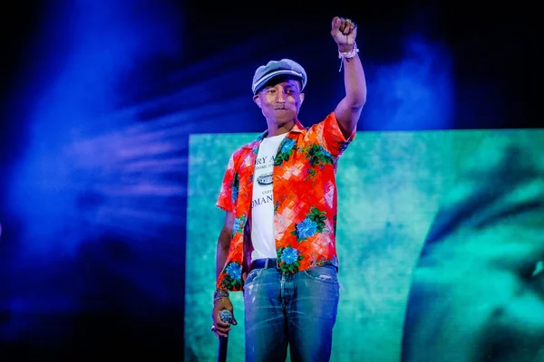 Pharrell Williams Bei Musikfestival Auf Der Bühne — Stockfoto