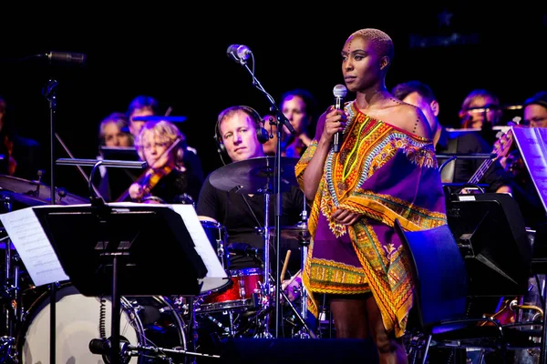Laura Mvula Auf Der Bühne Während Des Musikfestivals — Stockfoto