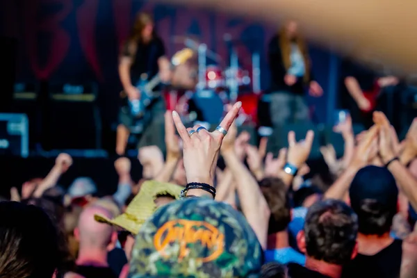 Auftritt Auf Der Bühne Beim Musikfestival — Stockfoto