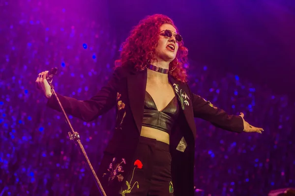 Jess Glynne Performing Stage Music Festival — Stock Photo, Image