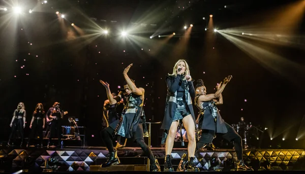 Ellie Goulding Vystupující Pódiu Během Hudebního Festivalu — Stock fotografie