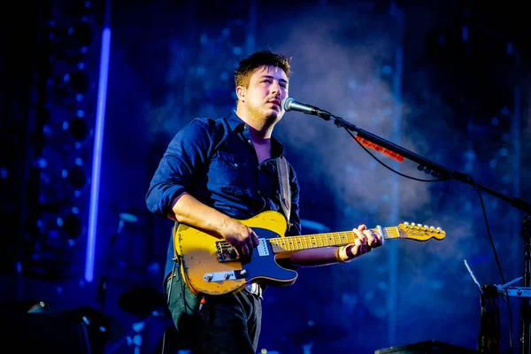 Mumford Hijos Actuando Escenario Durante Festival Música — Foto de Stock