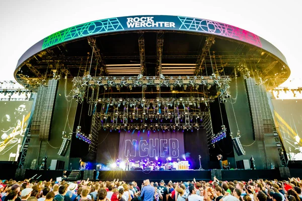 Noel Gallagher Vystupuje Pódiu Během Hudebního Festivalu — Stock fotografie