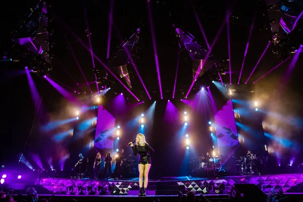 Ellie Goulding Vystupující Pódiu Během Hudebního Festivalu — Stock fotografie