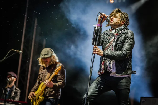 Rival Sons Uppträder Scen Musikfestivalen — Stockfoto