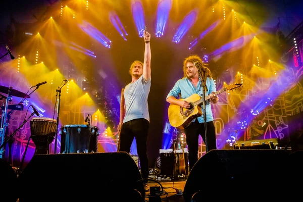 Pierce Brothers Występujący Scenie Podczas Festiwalu Muzycznego — Zdjęcie stockowe