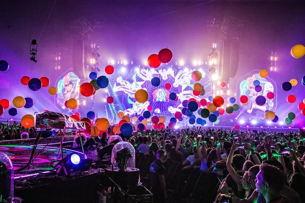 Coldplay Treedt Tijdens Muziekfestival — Stockfoto