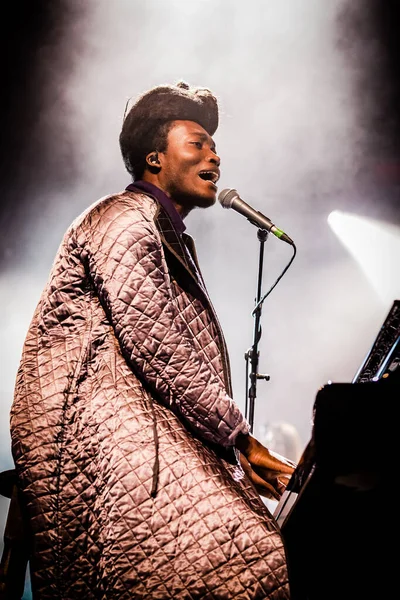 Benjamin Clementine Actuando Escenario Durante Festival Música — Foto de Stock