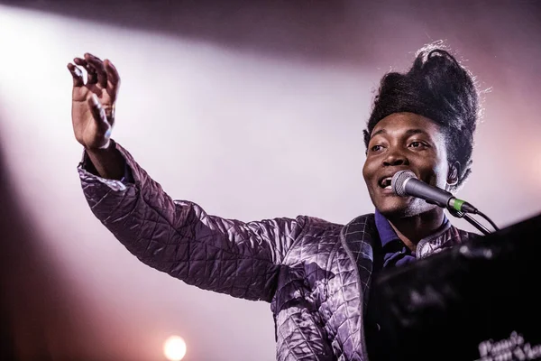 Benjamin Clementine Actuando Escenario Durante Festival Música — Foto de Stock