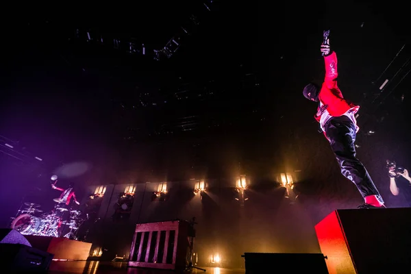 Piloter Som Opptrer Scenen Musikkfestivalen – stockfoto