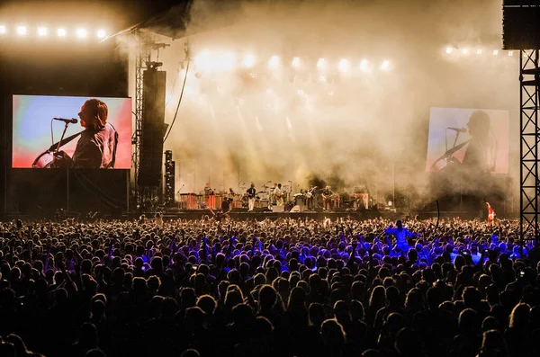 Arcade Fire Spielen Während Musikfestival Auf Der Bühne — Stockfoto