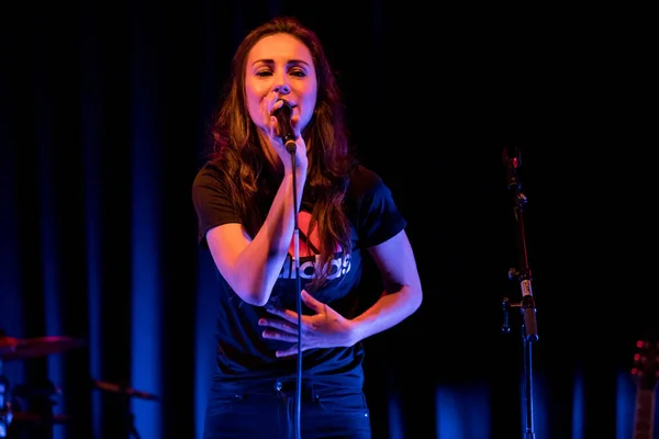 Amy Shark Treedt Tijdens Muziekfestival — Stockfoto