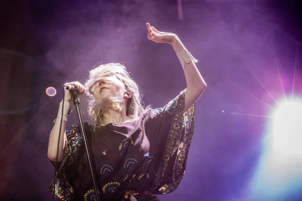 Aurora Treedt Tijdens Muziekfestival — Stockfoto