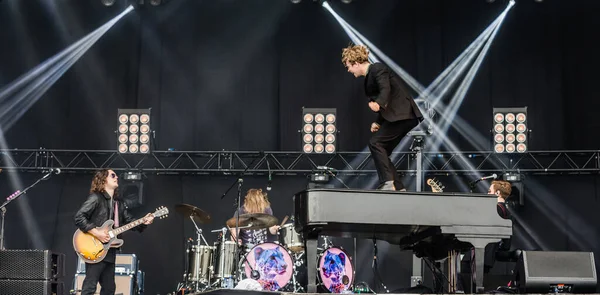 Tom Odell Vystupuje Pódiu Během Festivalu Concert Sea Music — Stock fotografie
