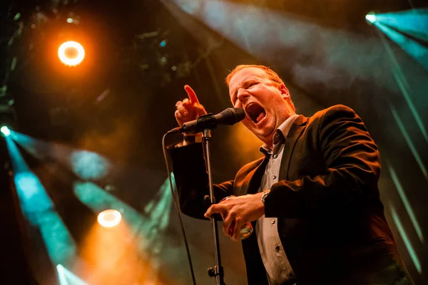 Protomartyr Występujący Scenie Podczas Festiwalu Muzycznego — Zdjęcie stockowe