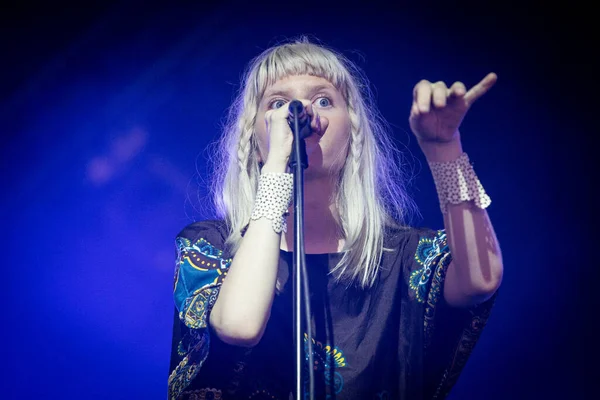 Aurora Treedt Tijdens Muziekfestival — Stockfoto