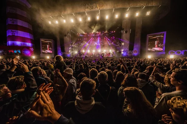 Blof Treedt Tijdens Concert Sea — Stockfoto