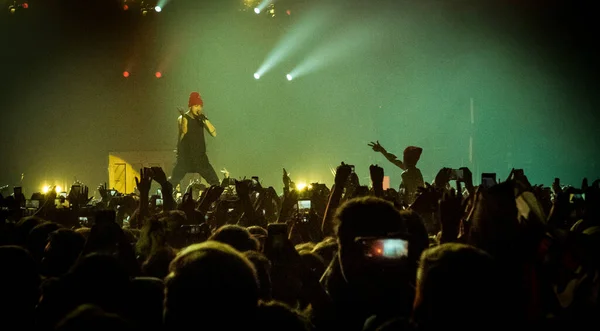 Ventuno Piloti Che Esibiscono Sul Palco Durante Festival Musicale — Foto Stock