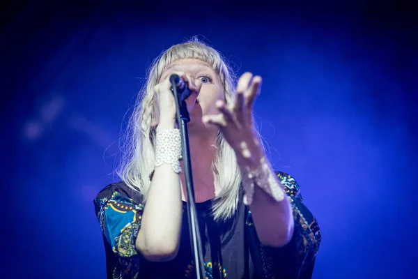 Aurora Actuando Escenario Durante Festival Música — Foto de Stock