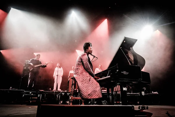 Benjamin Clementine Müzik Festivalinde Sahnede Performans Sergiliyor — Stok fotoğraf