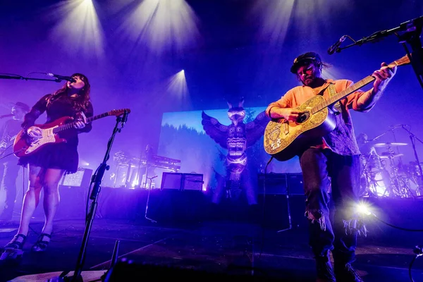 Angus Julia Stone Performing Stage Music Festival — Stock Photo, Image