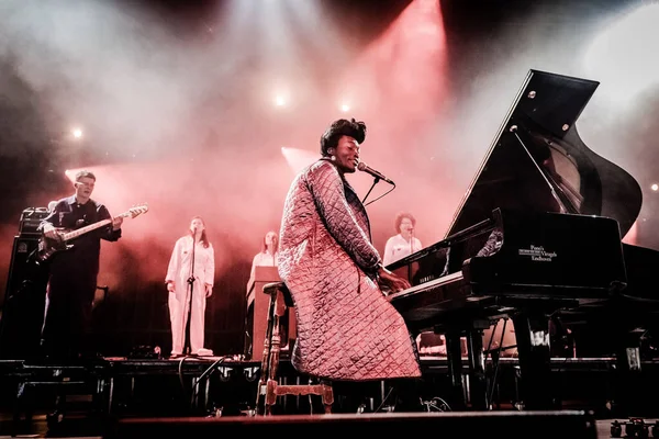 Benjamin Clementine Esibendosi Sul Palco Durante Festival Musicale — Foto Stock