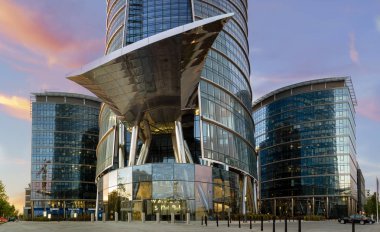 Varşova, Polonya-Nisan 2018:modern ofis binaları-Varşova spire, Varşova'daki iş merkezi