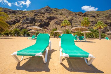 Playa de Las Teresitas, Santa Cruz de Tenerife yakınındaki ünlü bir plaj ile doğal San Andres Köyü
