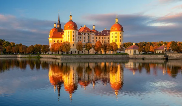 Zamek Moritzburg Oświetlony Przez Zachodzące Słońce Jesienią — Zdjęcie stockowe