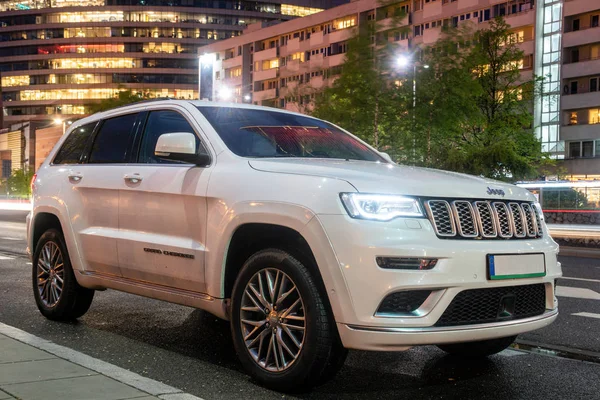 Varsó Lengyelország Április 2018 Suv Jeep Grand Cherokee Modell Háttérben — Stock Fotó