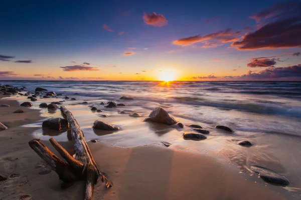 Espectacular Puesta Sol Sobre Mar Tormentoso —  Fotos de Stock