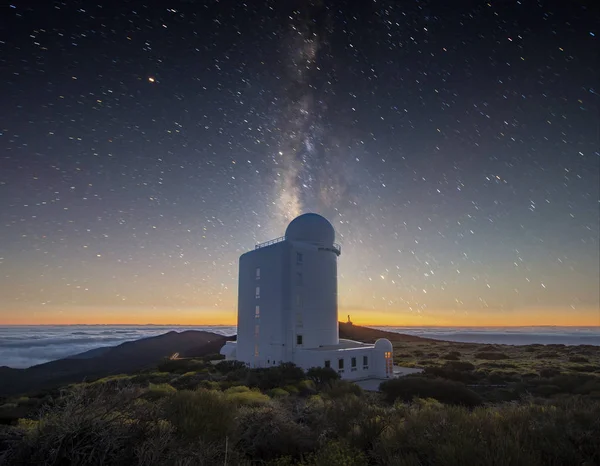 Noc Hvězdnou Oblohu Nad Astronomická Observatoř Národním Parku Vulkán Teide — Stock fotografie